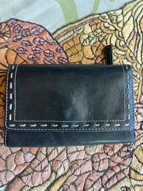 Fossil Genuine Leather Black Trifold Wallet with Contrast Stitching